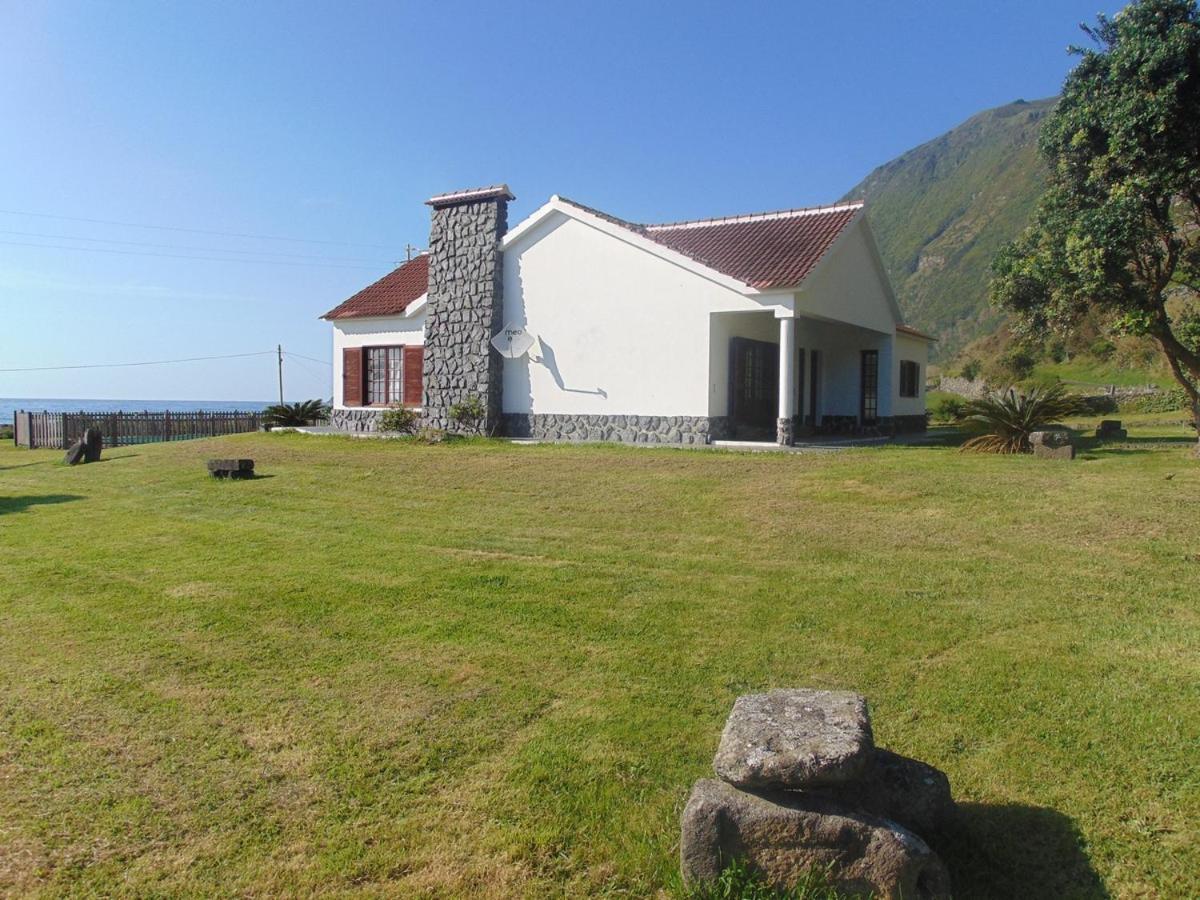 Villa Casas Da Cascata à Lajes das Flores Extérieur photo