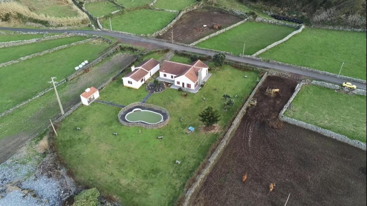 Villa Casas Da Cascata à Lajes das Flores Extérieur photo